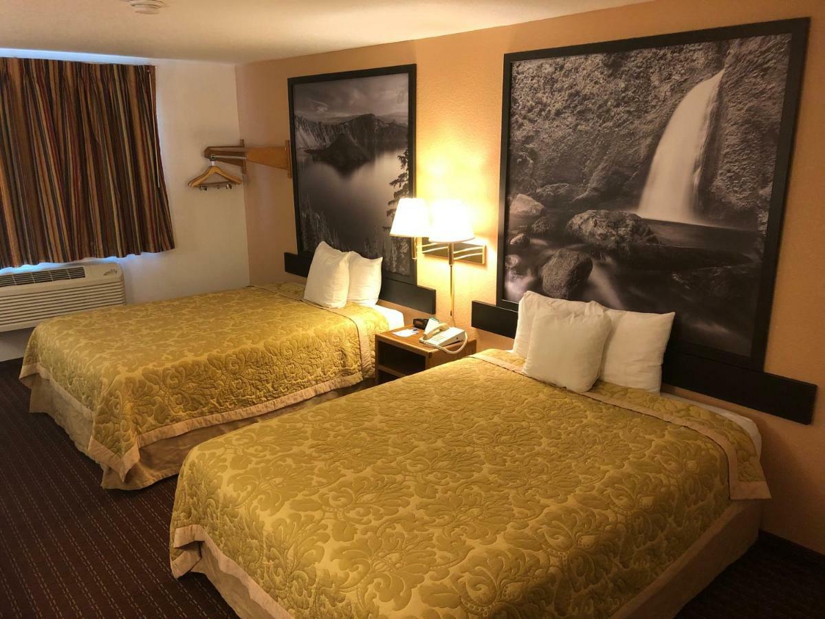 Super 8 By Wyndham The Dalles Or Exterior foto